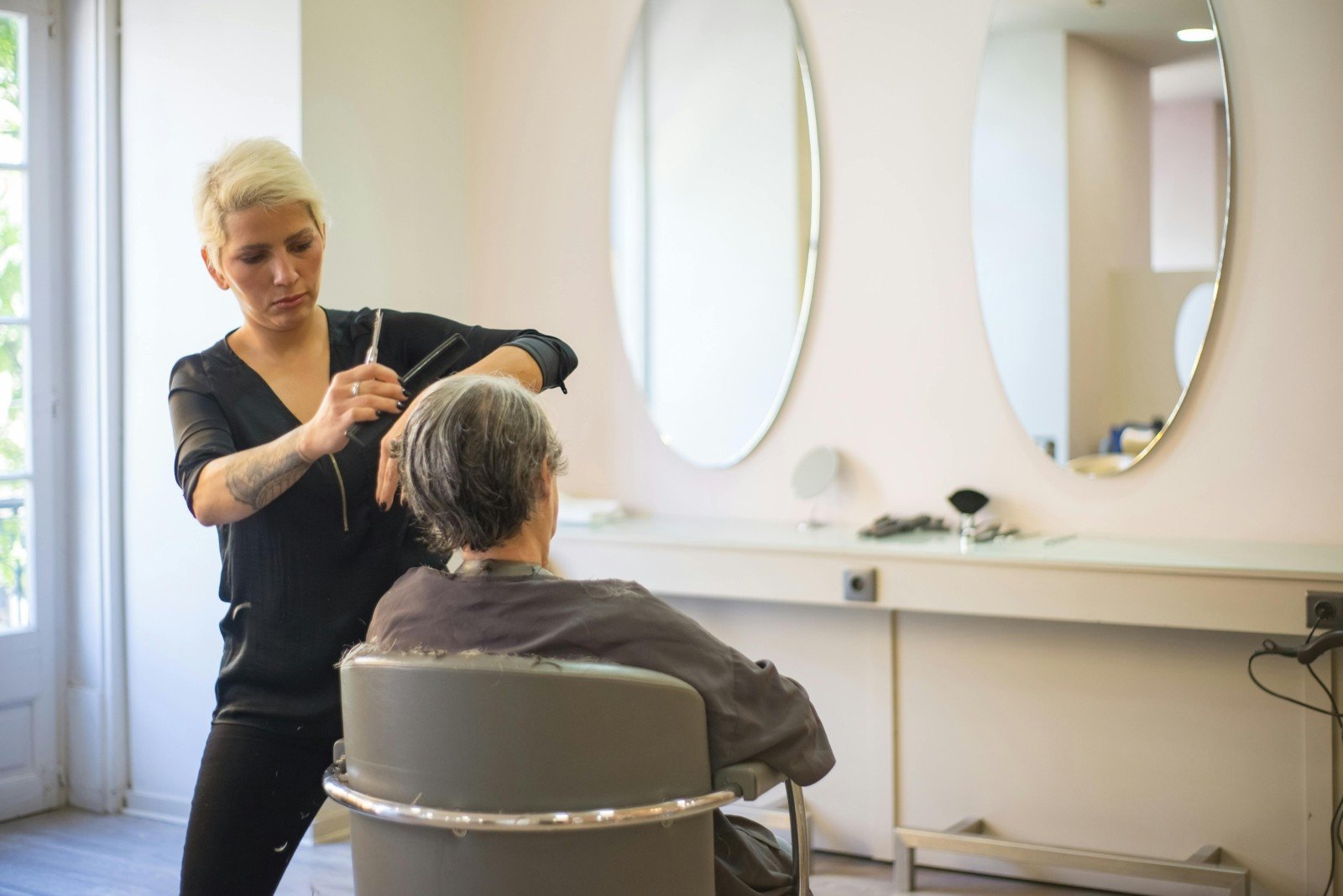 Line art salon interior with mirrors